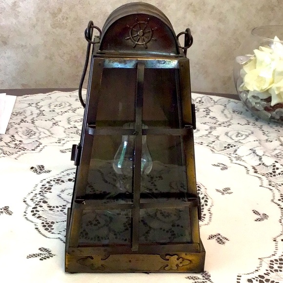 Antique Real Metal Kerosene/Oil Lantern with Handle.Beautiful details.